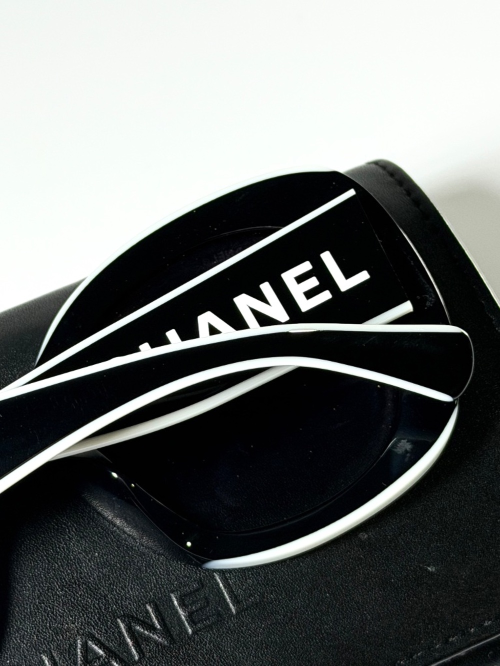 Chanel 71414 CC Logo Sunglasses – Black & White - Picture 12 of 13